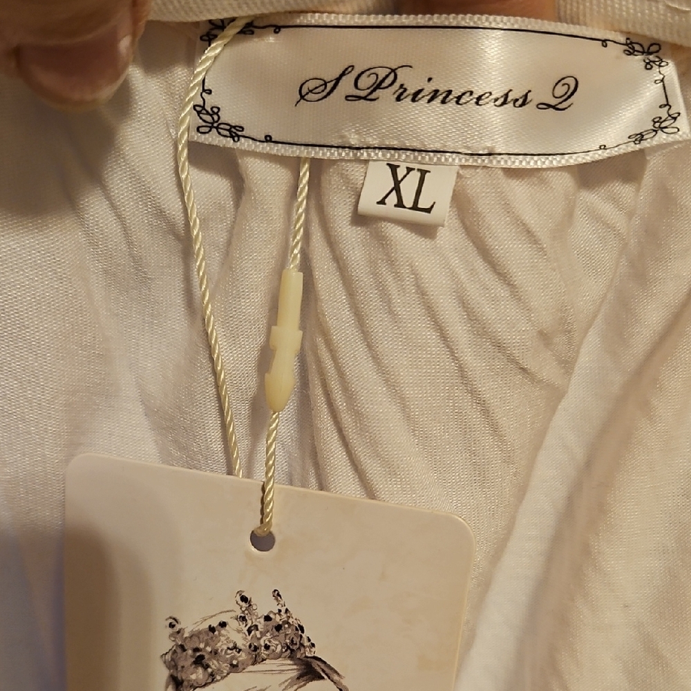 Elegant White Women's Nightgown/ Lounge Wear - Picture 10 of 10